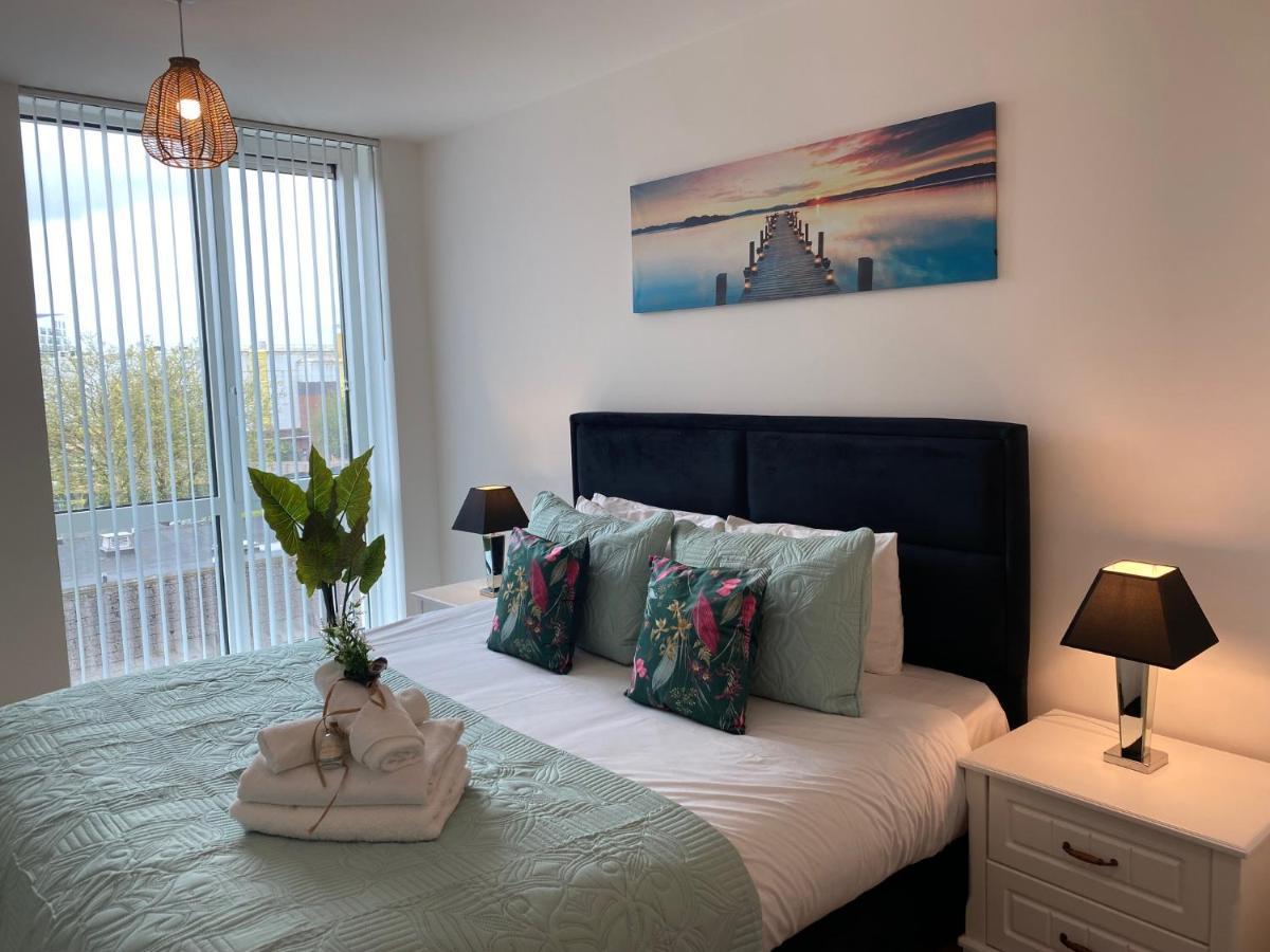 Berks Luxury Serviced Apartments,5 Bedrooms, 5 Double Beds, 2 Bathrooms, Free Super Fast Wifi & Parking Earley Luaran gambar