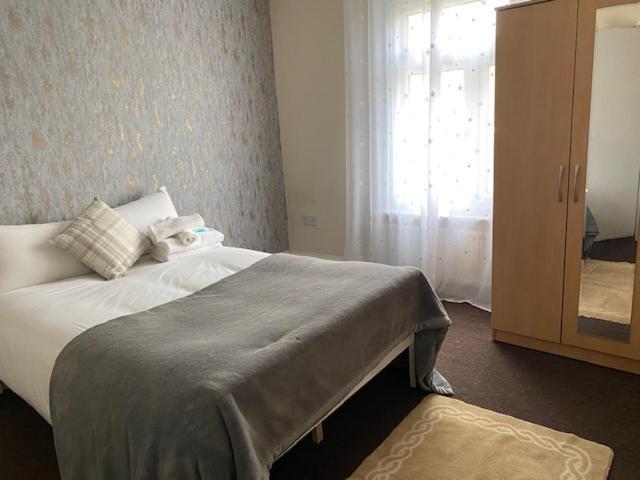 Berks Luxury Serviced Apartments,5 Bedrooms, 5 Double Beds, 2 Bathrooms, Free Super Fast Wifi & Parking Earley Luaran gambar