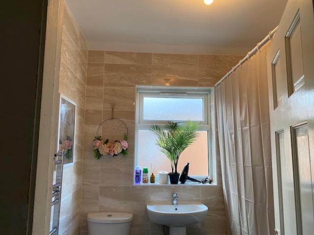 Berks Luxury Serviced Apartments,5 Bedrooms, 5 Double Beds, 2 Bathrooms, Free Super Fast Wifi & Parking Earley Luaran gambar