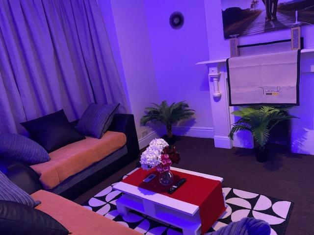 Berks Luxury Serviced Apartments,5 Bedrooms, 5 Double Beds, 2 Bathrooms, Free Super Fast Wifi & Parking Earley Luaran gambar